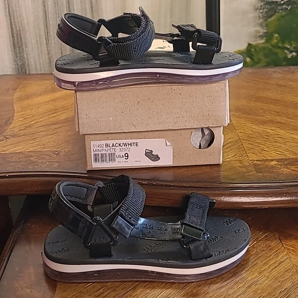 New in box! Mini Melissa Papete rider black jelly sandal Girls toddler size 9